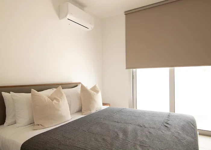 Phaedrus Living Coral Suites Aura