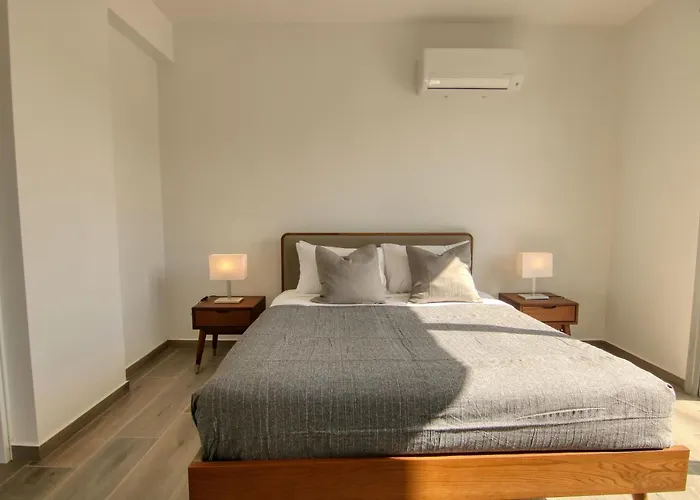 Phaedrus Living Coral Suites Aura